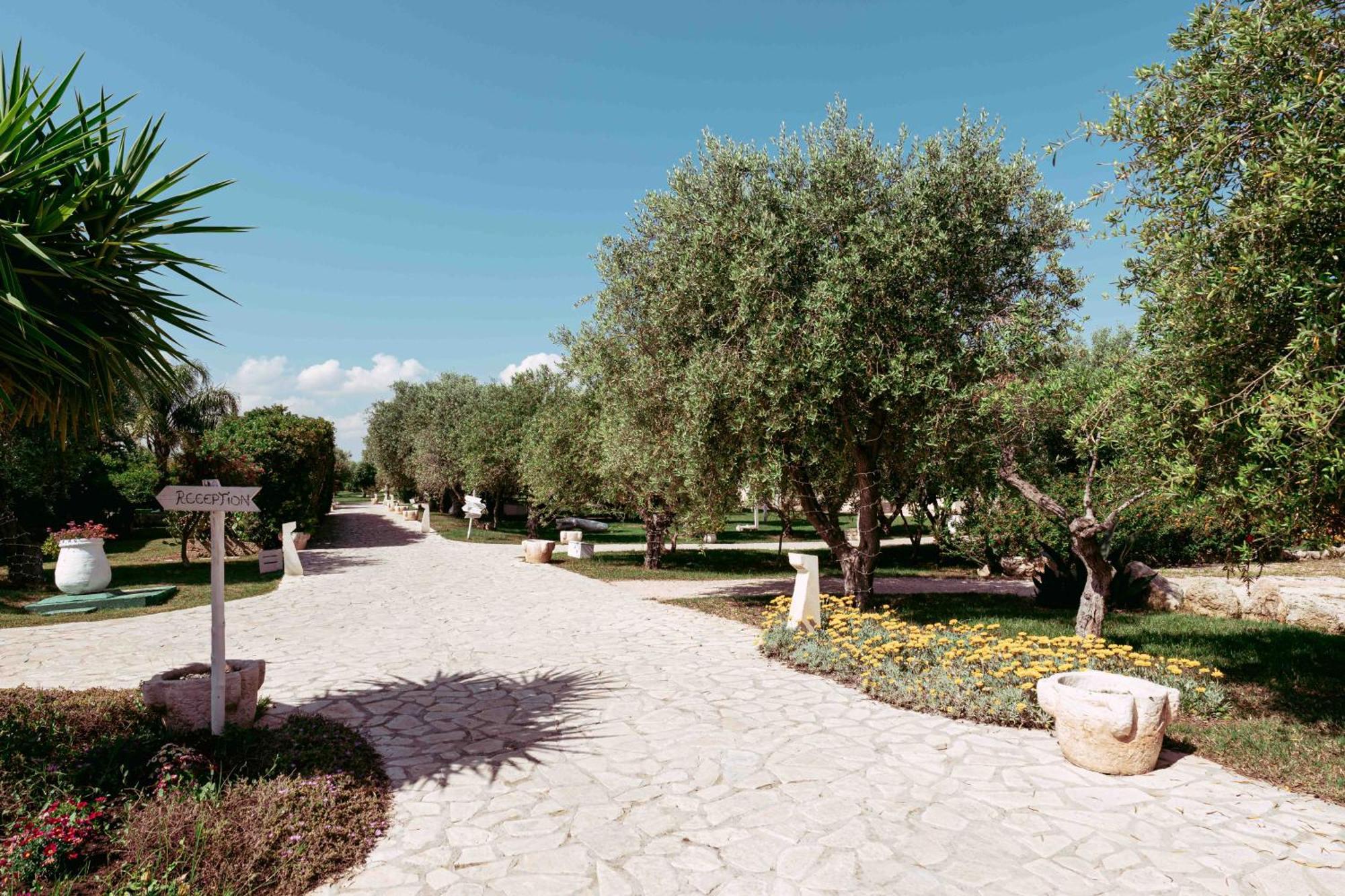 Casale Del Murgese Country Resort Savelletri Bagian luar foto